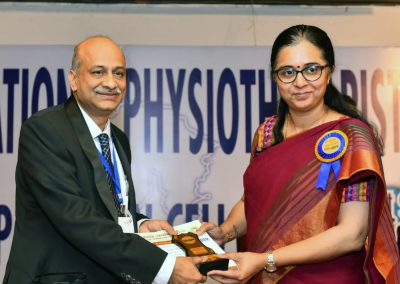 dr. rajiv shah being felicitated at indian physiotherpy association's annual meeting